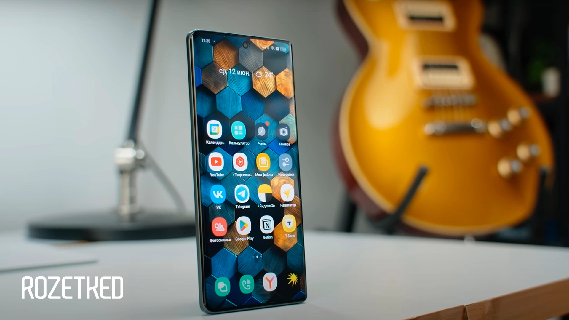 Смартфоны, которые обновятся до realme UI 6.0 — первые устройства получат апдейт в ноябре