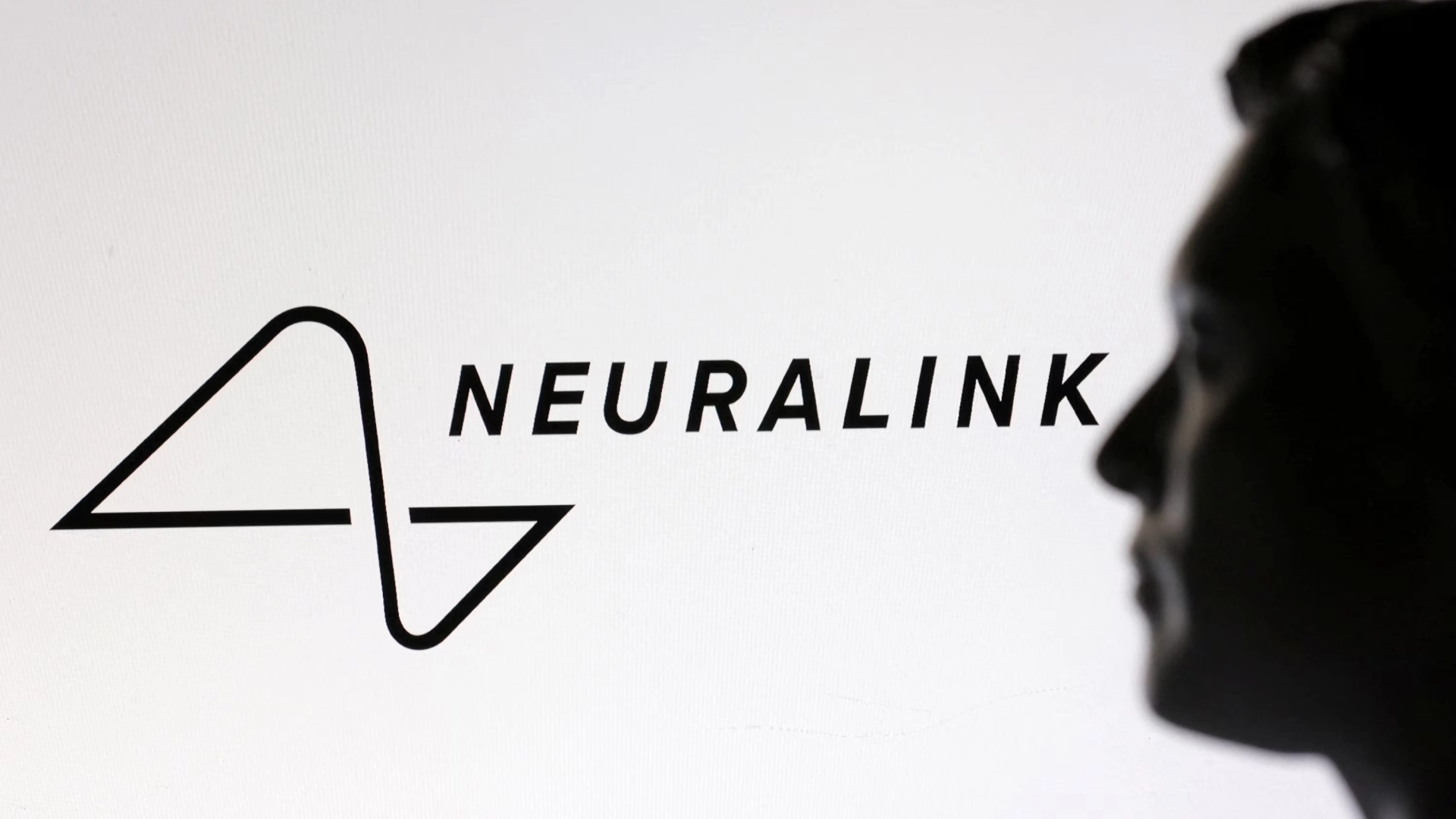 Neuralink начал испытания нейроинтерфейса в Великобритании