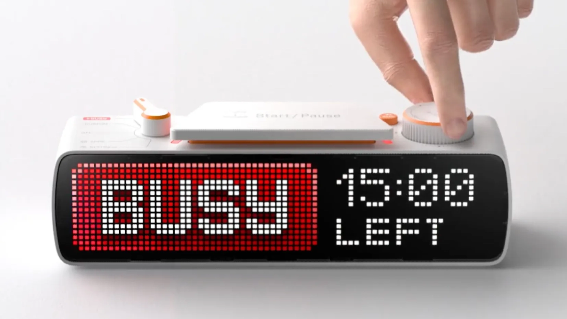 Авторы Flipper Zero сделали умный экран Busy Bar, который сообщит коллегам по работе, что вы заняты