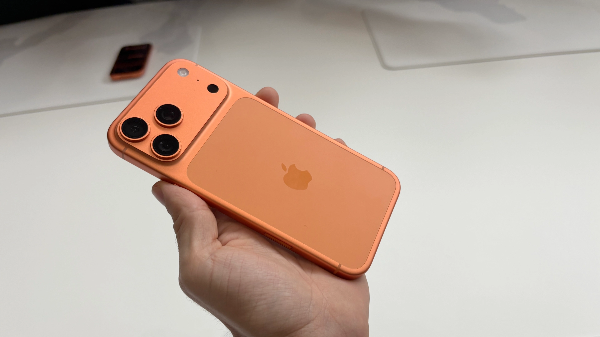 Apple представила iPhone 17 Pro и 17 Pro Max: свежий дизайн, A19 Pro и апгрейд камер