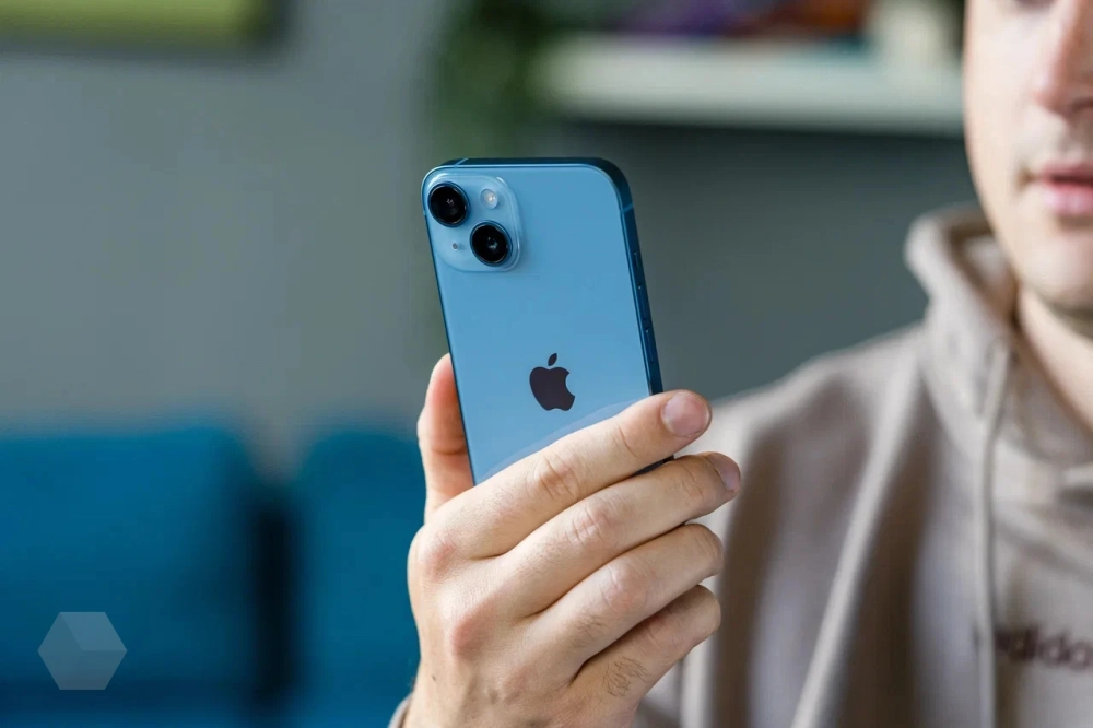 Айфон в титановом корпусе. Китайский айфон 4. Новенький iphone. Айфон. Iphone 15 pro.