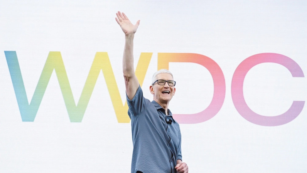 Тим Кук на прошлогодней WWDC 2025