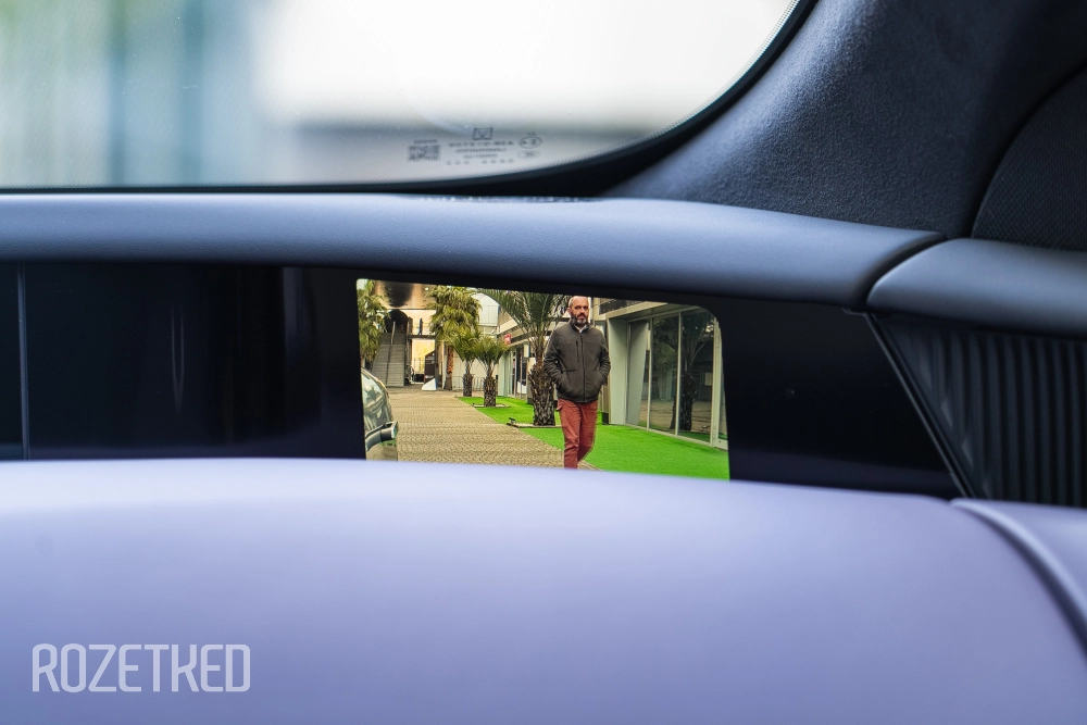 Экран для правого бокового зеркала