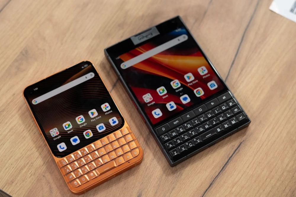 Titan 2 Elite в сравнении с Titan 2 / Источник: The Verge