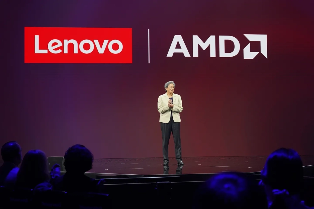 Лиза Су, гендиректор AMD, вышла на сцену следом за руководителем Intel