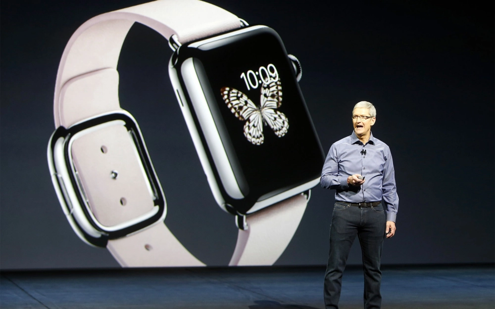 Тим Кук представляет Apple Watch — первый новый продукт под его началом