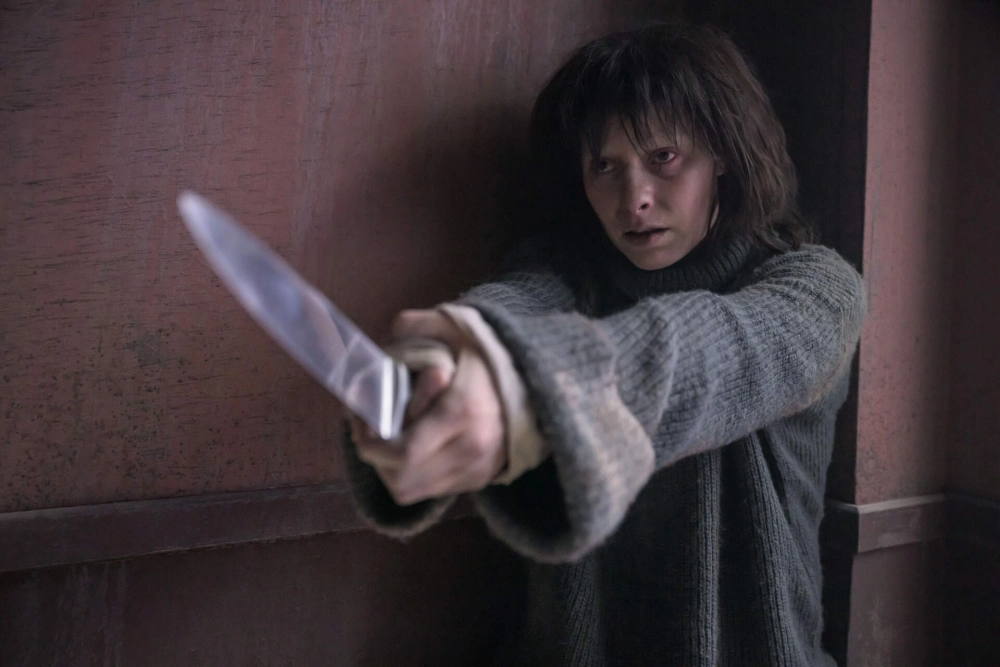 К костюмам и гриму персонажей у фанатов сразу возникли вопросы. Почему все оборванцы? В фильме есть на это ответ, но он может не понравиться