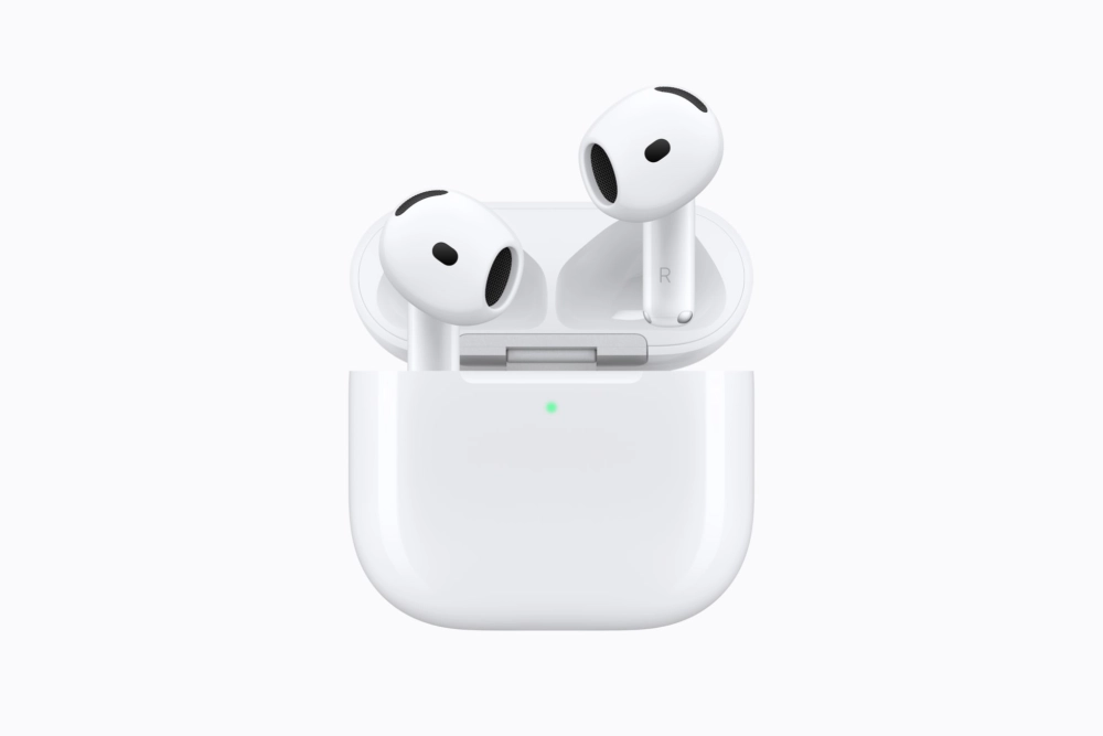 Внешне наушники-вкладыши не изменились — те же AirPods 4 с таким же маленьким кейсом