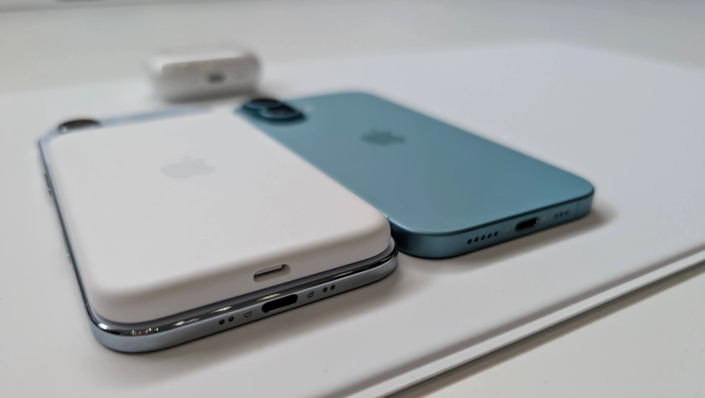 Изображение: <a href="https://www.theverge.com/apple-event/775048/iphone-air-magsafe-battery-pack-hands-on-photos" target="_blank" rel="noreferrer noopener">The Verge</a>