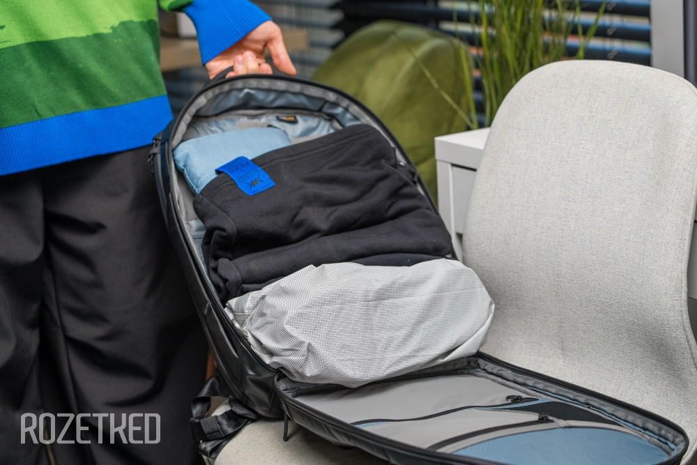 Раскрывается на 180 градусов, чтобы удобно наполнять