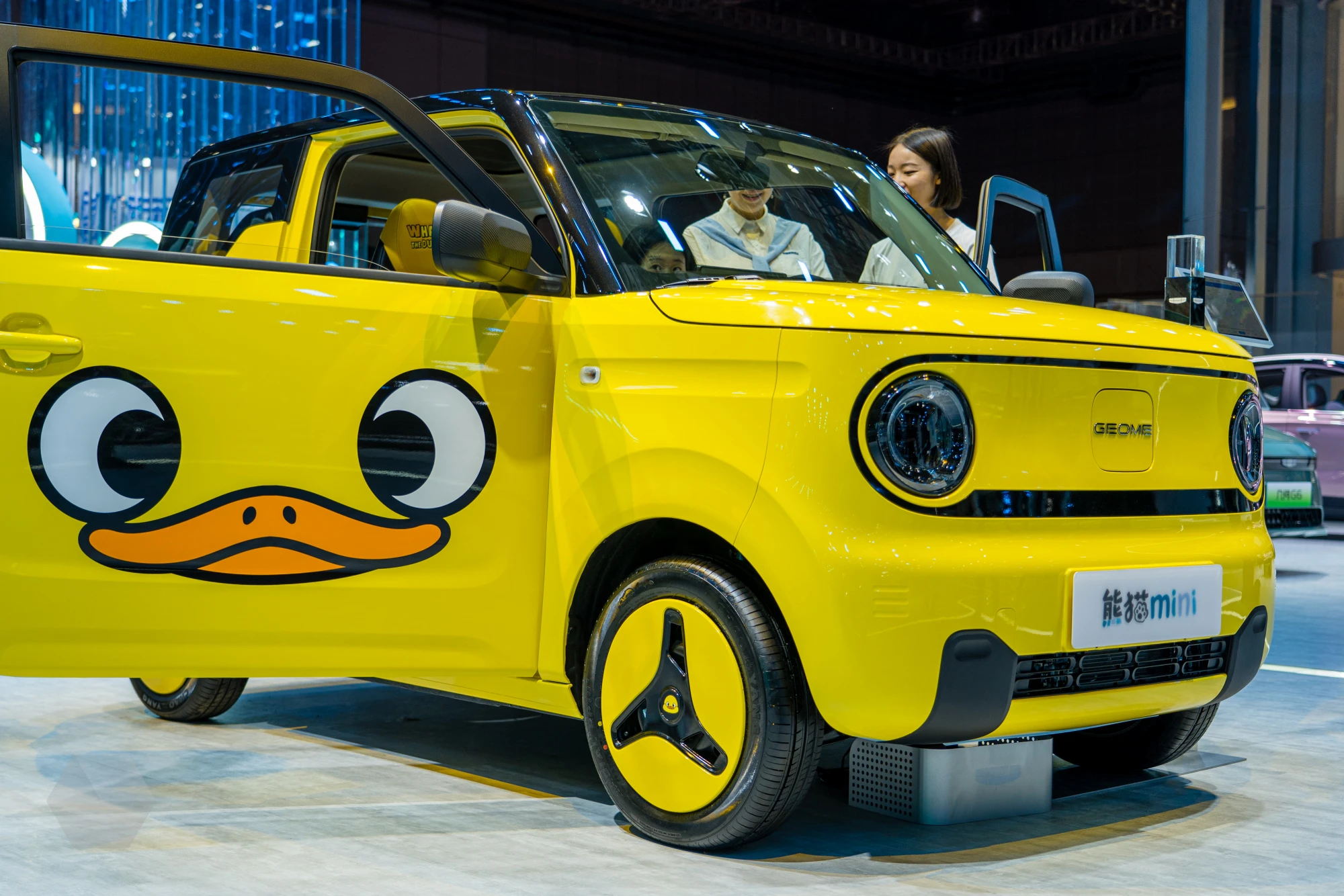 В Китае представили крохотный электромобиль Geely Panda Mini Little Yellow  Duck Limited Edition - Rozetked.me