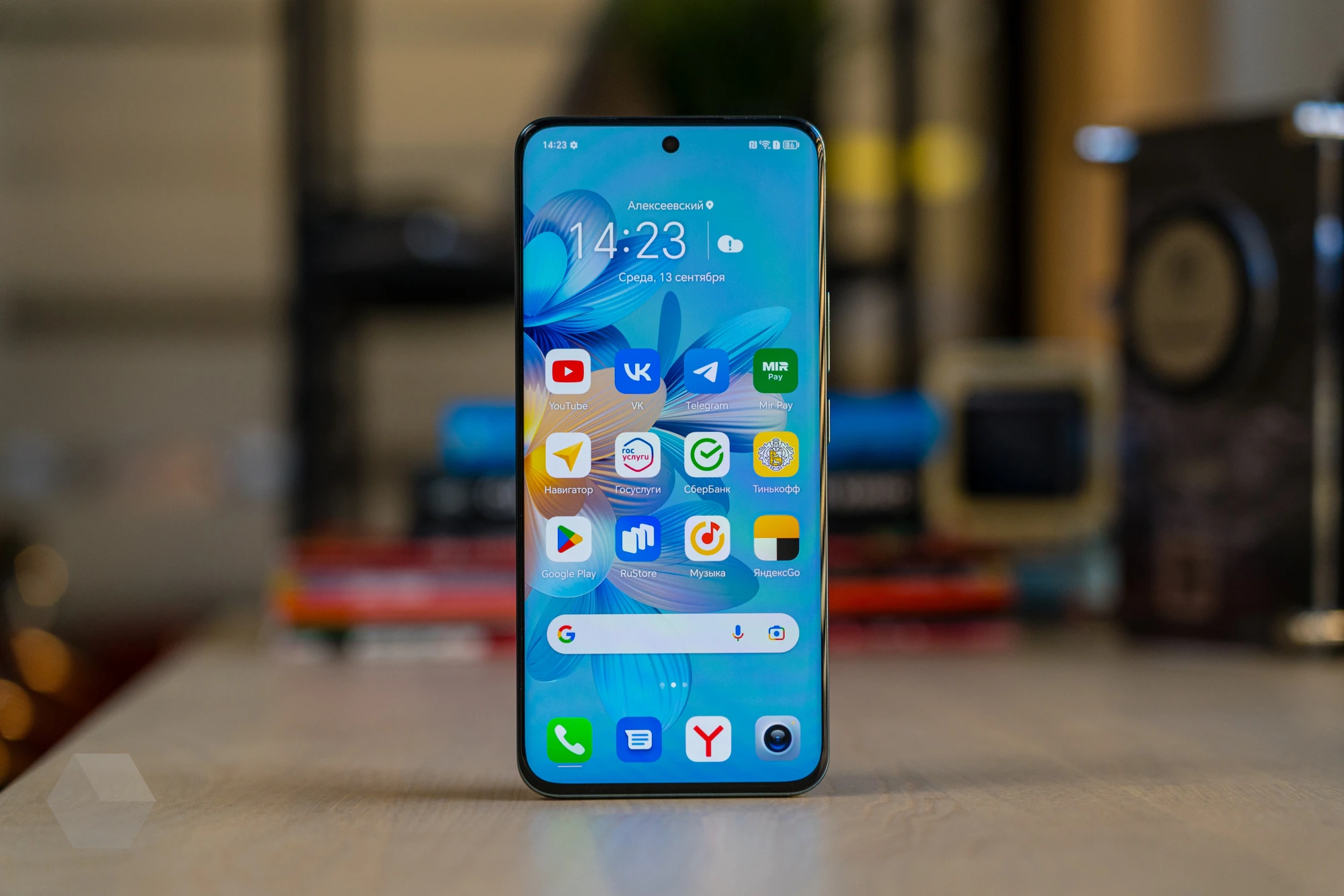 Первый взгляд на Honor 90. Не изменяя традициям - Rozetked.me