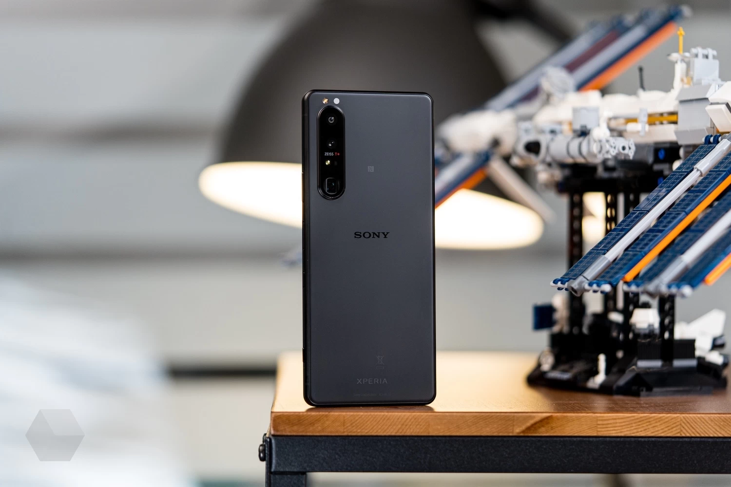 Обзор Sony Xperia 1 III. Снимай кино, слушай музыку, играй - Rozetked.me