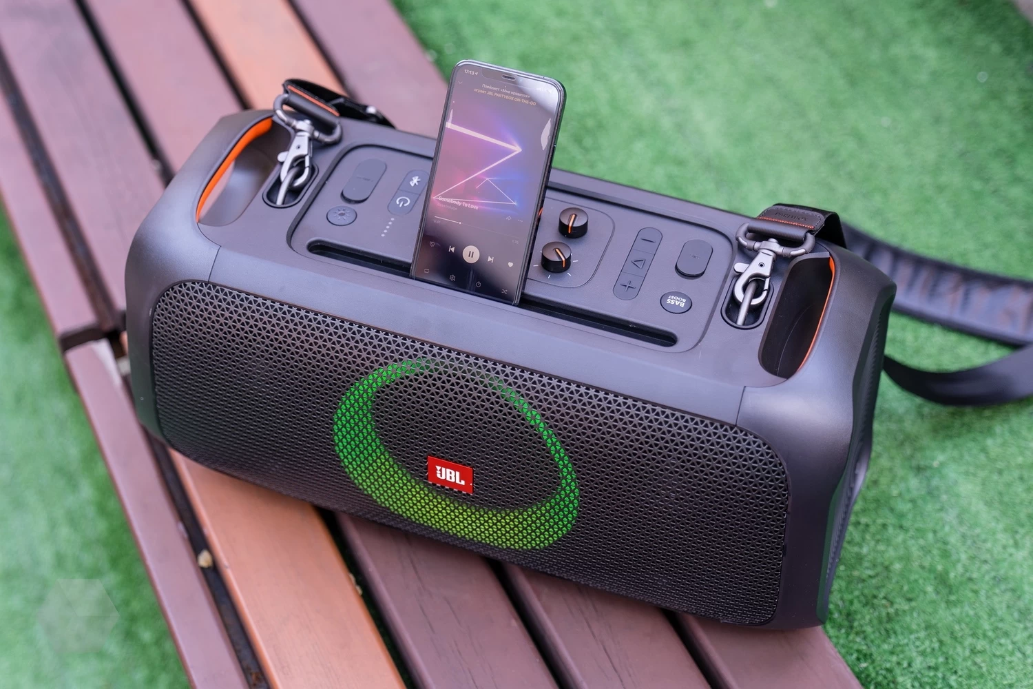 Обзор JBL Partybox On-The-Go. Лучший друг любой тусовки - Rozetked.me